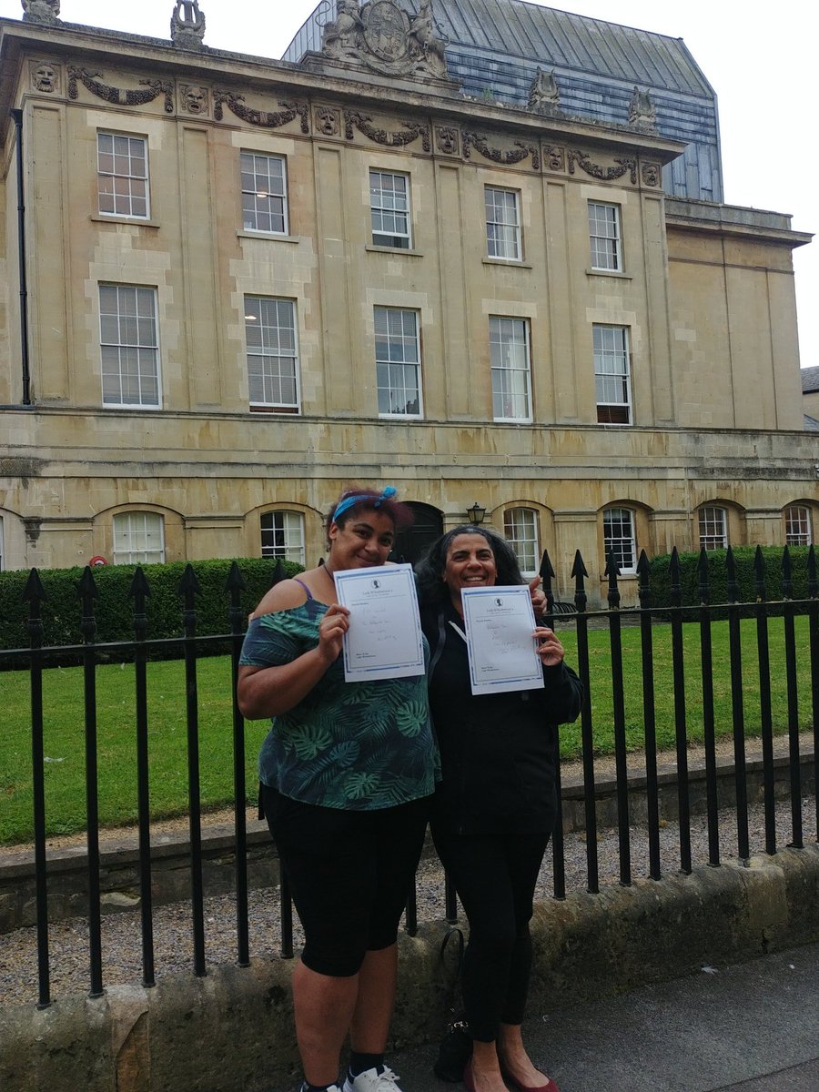 bathguidez's tweet image. BRIDGERTON Best tour guide Paul Elliott as Cityofbathguides.com continues to award certificates to worthy tour participants.