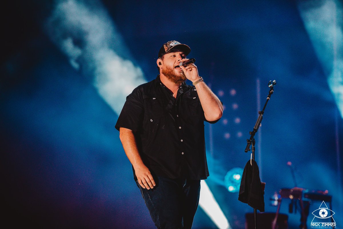 xzimbyx's tweet image. Finally able to share some shots from @CountryMusic Summer Jam.

First up - @lukecombs, shot for CMA.