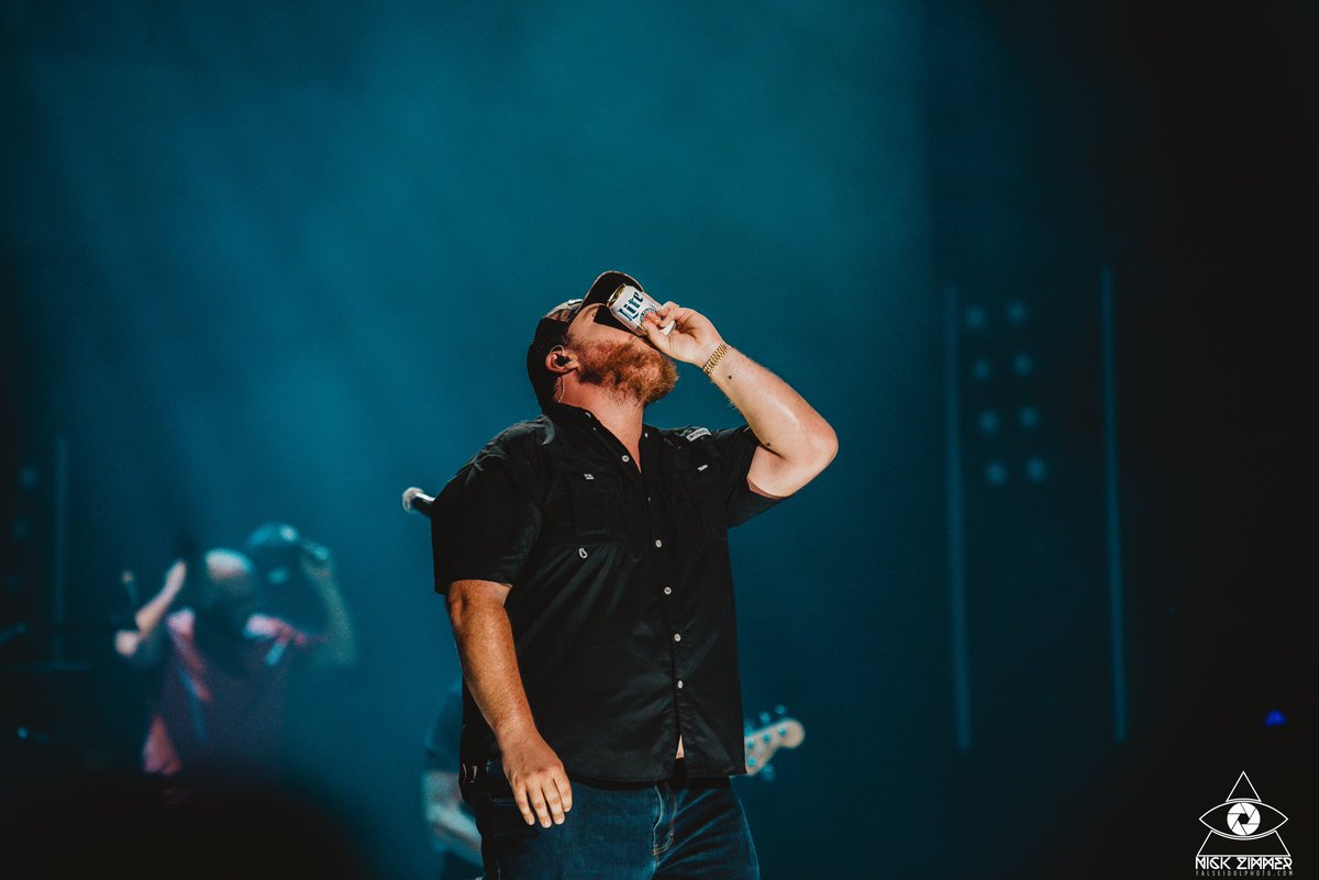 xzimbyx's tweet image. Finally able to share some shots from @CountryMusic Summer Jam.

First up - @lukecombs, shot for CMA.