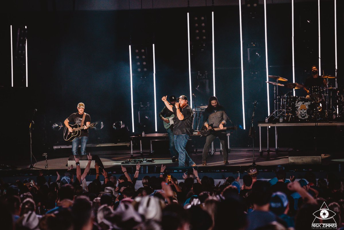 xzimbyx's tweet image. Finally able to share some shots from @CountryMusic Summer Jam.

First up - @lukecombs, shot for CMA.