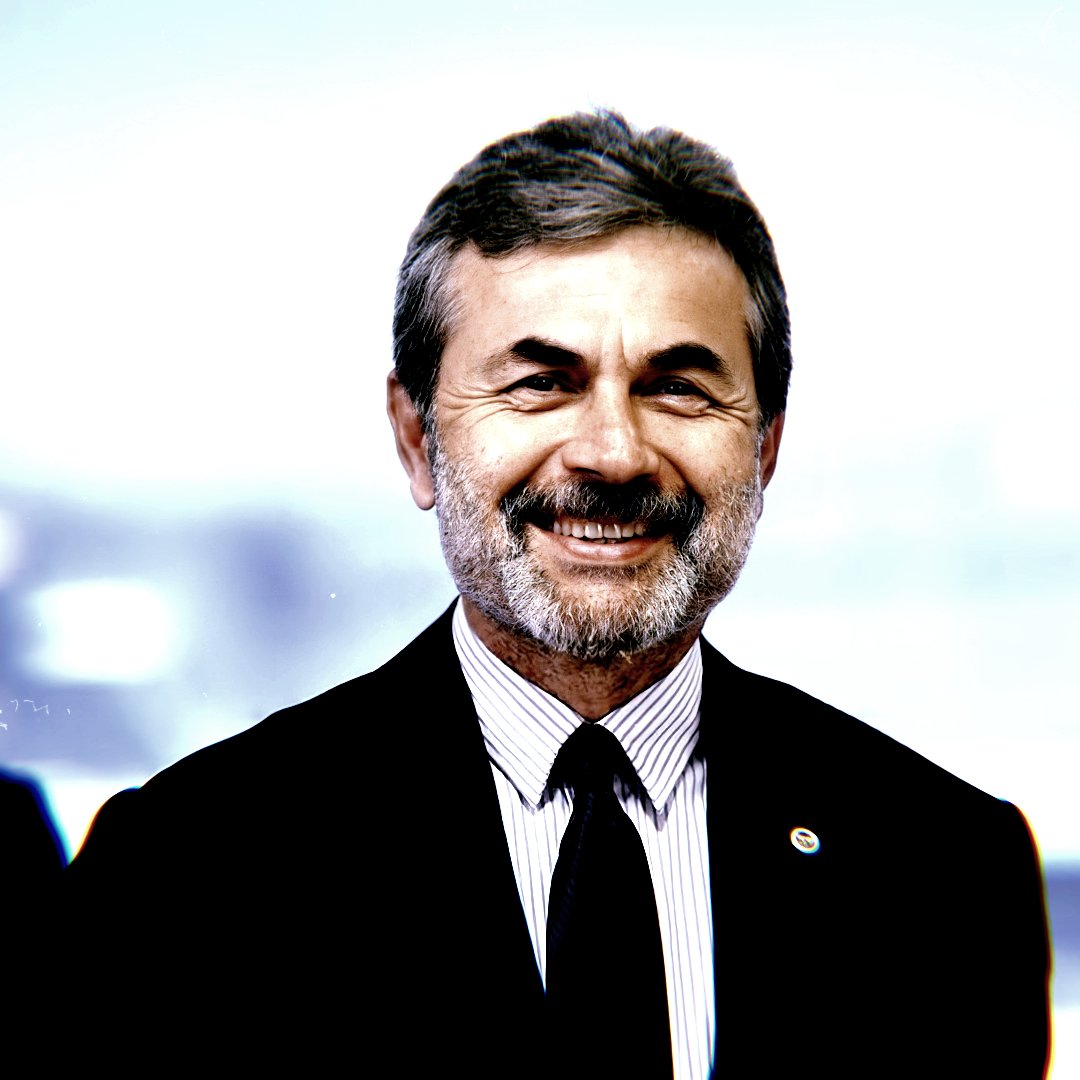 Gamzedeyim deva bulmam
Garibim bir yuva kurmam
Kaderimdir hep çektiğim
İnlerim hiç reha bulmam