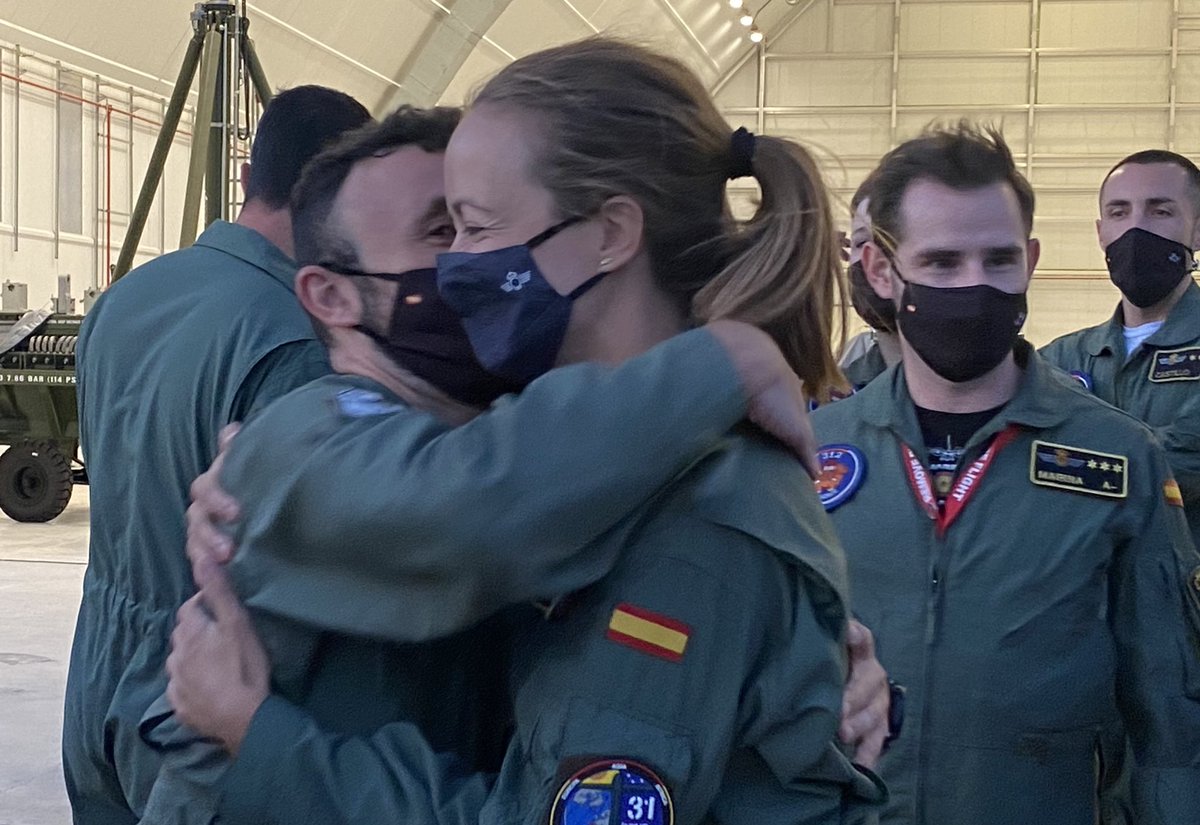 Ministerio Defensa (@defensagob) on Twitter photo Ya están en casa los 55 últimos militares del Ala 31 y de la EADA <a href="/EjercitoAire/">Ejército del Aire y del Espacio</a> que han participado en la misión de evacuación de Afganistán. Acaban de aterrizar en la Base de Zaragoza. Un gran trabajo👏👏👏Bienvenidos👍👍 Ya están en casa los 55 últimos militares del Ala 31 y de la EADA <a href="/EjercitoAire/">Ejército del Aire y del Espacio</a> que han participado en la misión de evacuación de Afganistán. Acaban de aterrizar en la Base de Zaragoza. Un gran trabajo👏👏👏Bienvenidos👍👍