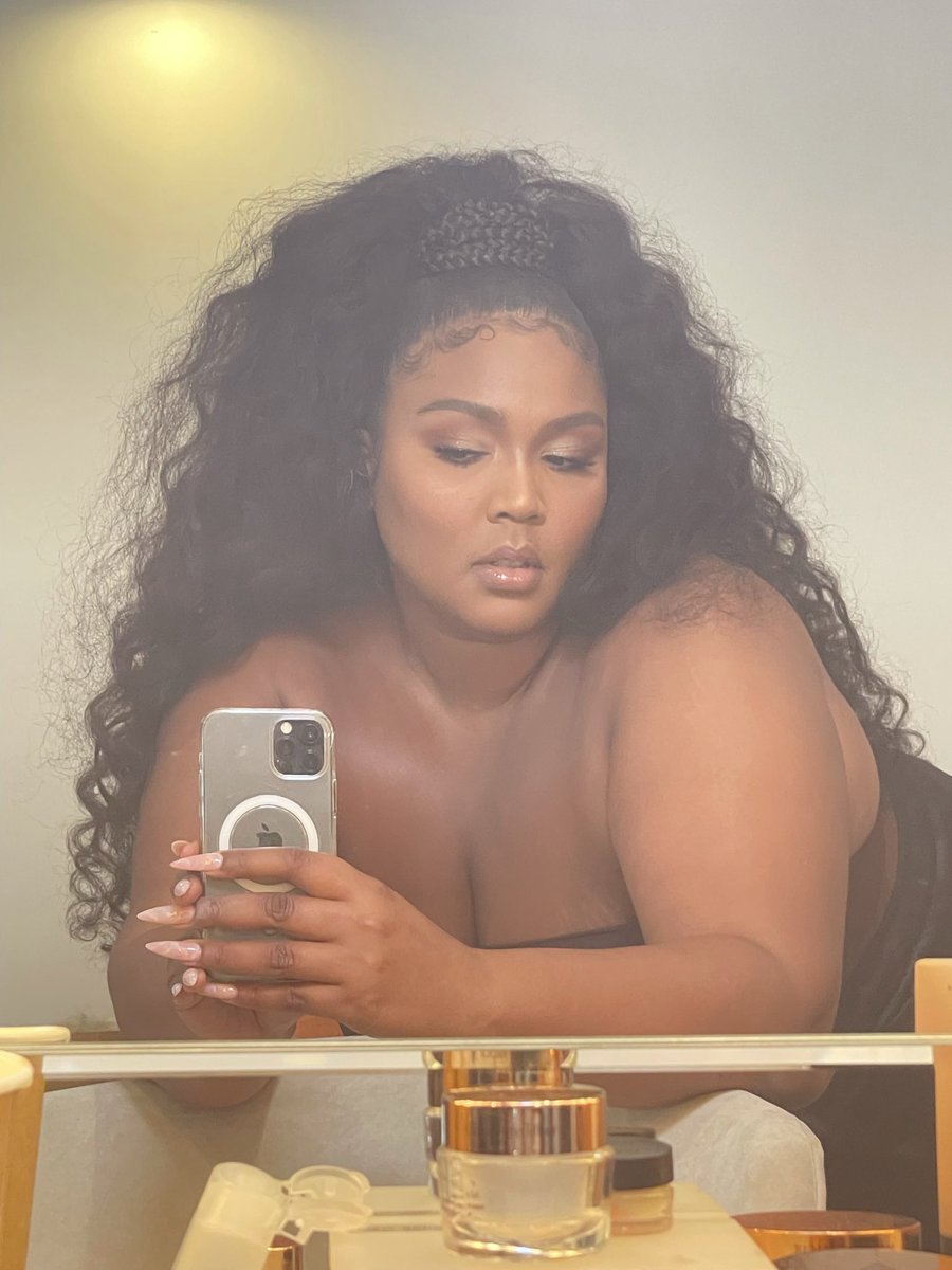 lizzo's tweet image. Just reminding myself that I’m the finest bitch in the universe and can’t nobody convince me otherwise not even myself