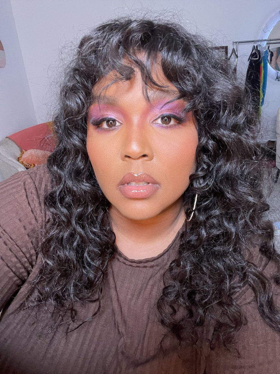 lizzo's tweet image. Just reminding myself that I’m the finest bitch in the universe and can’t nobody convince me otherwise not even myself