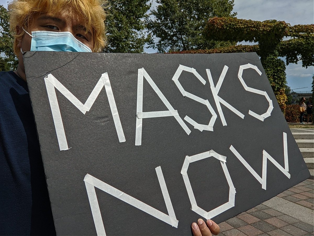 daka_x's tweet photo. It shouldn't have taken this long to bring back #MandatoryMasksNow in public spaces and it shouldn't be taking this long to get a full K-12 mandate in BC. #kidsB4covid #covid19bc @JM_Whiteside #fireBonnie #fireDrHenry https://t.co/Y1EYWEEyuG