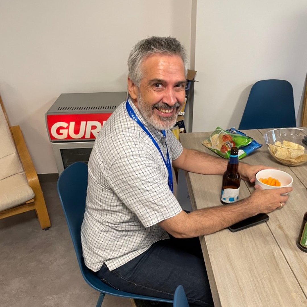 libeocom's tweet image. Se rassembler en bonne compagnie pour un 5 à 7, ça fait du bien! 🍻

Notre équipe de Montréal organise souvent ce type d&apos;activités... parce que nous comprenons qu&apos;il y a plus que le travail dans la vie. 👍

Bonheur = productivité 😀

#LibéoVibe #culture #carrière #Montréal