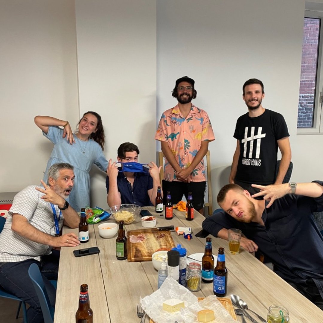 libeocom's tweet image. Se rassembler en bonne compagnie pour un 5 à 7, ça fait du bien! 🍻

Notre équipe de Montréal organise souvent ce type d&apos;activités... parce que nous comprenons qu&apos;il y a plus que le travail dans la vie. 👍

Bonheur = productivité 😀

#LibéoVibe #culture #carrière #Montréal