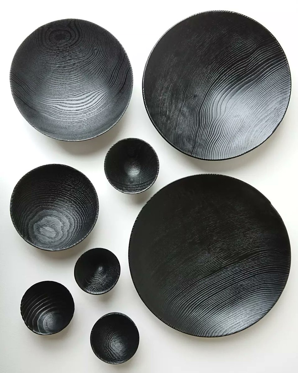 Oak and Ash Black urushi lacquer.
上からも撮ってみた。

#scorched #urushi #漆 #オーク #アッシュ #木工 #ウッドターニング #woodworking #woodturning #kurourushi