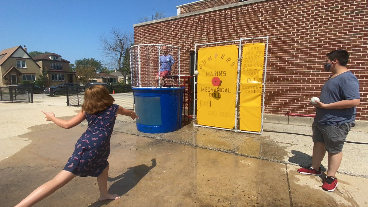 bobbyguercio's tweet photo. The Friends of Bridge “Back 2 School Bash” was tons of fun!  Thanks to @robertmartwick and @RepLaPointe for adding to the fun with free snow cones!  #dunktankprincipal #b2school @ChiPubSchools @Network1CPS https://t.co/aZ5oPekabT
