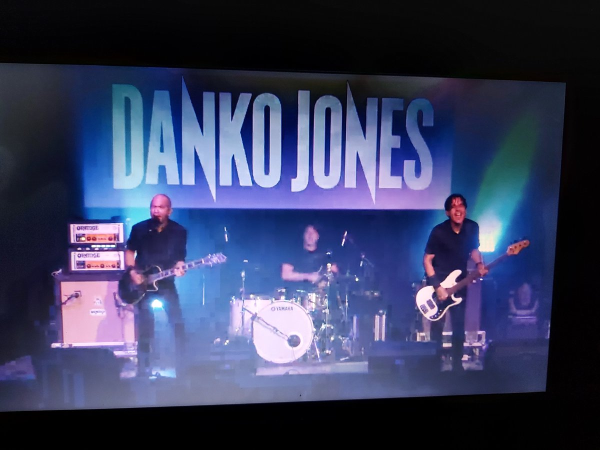 RaymaRed's tweet photo. Livestream show @dankojones f*ck yeah #RockAndRoll #powertrio https://t.co/upDN0LhEC4