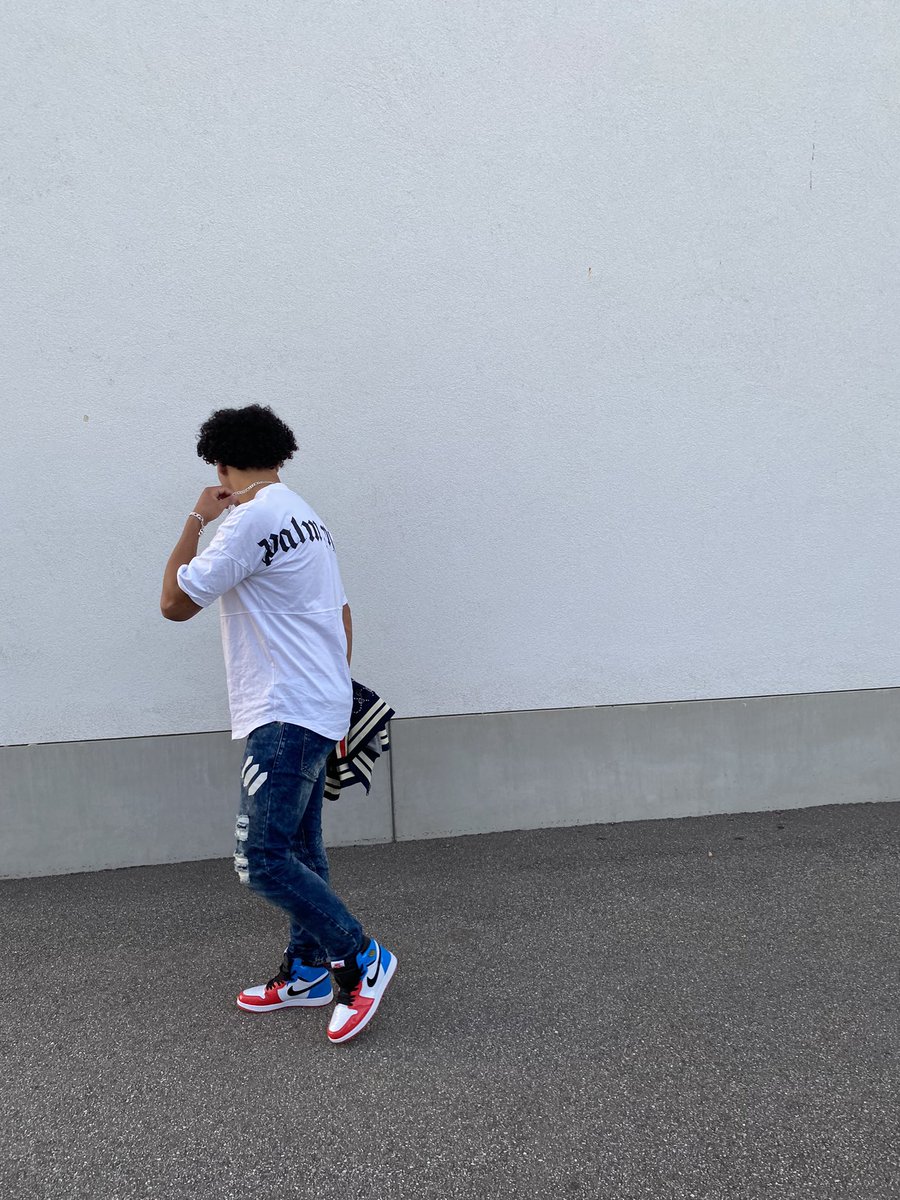 👀