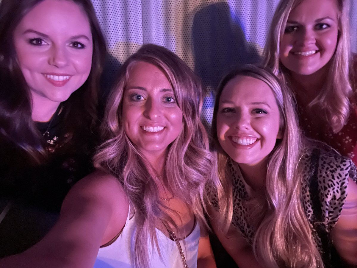 BrookeDietz_'s tweet photo. Dirty Thirty with Alan Jackson! #JQH #AlanJackson https://t.co/LNrR56KkL8