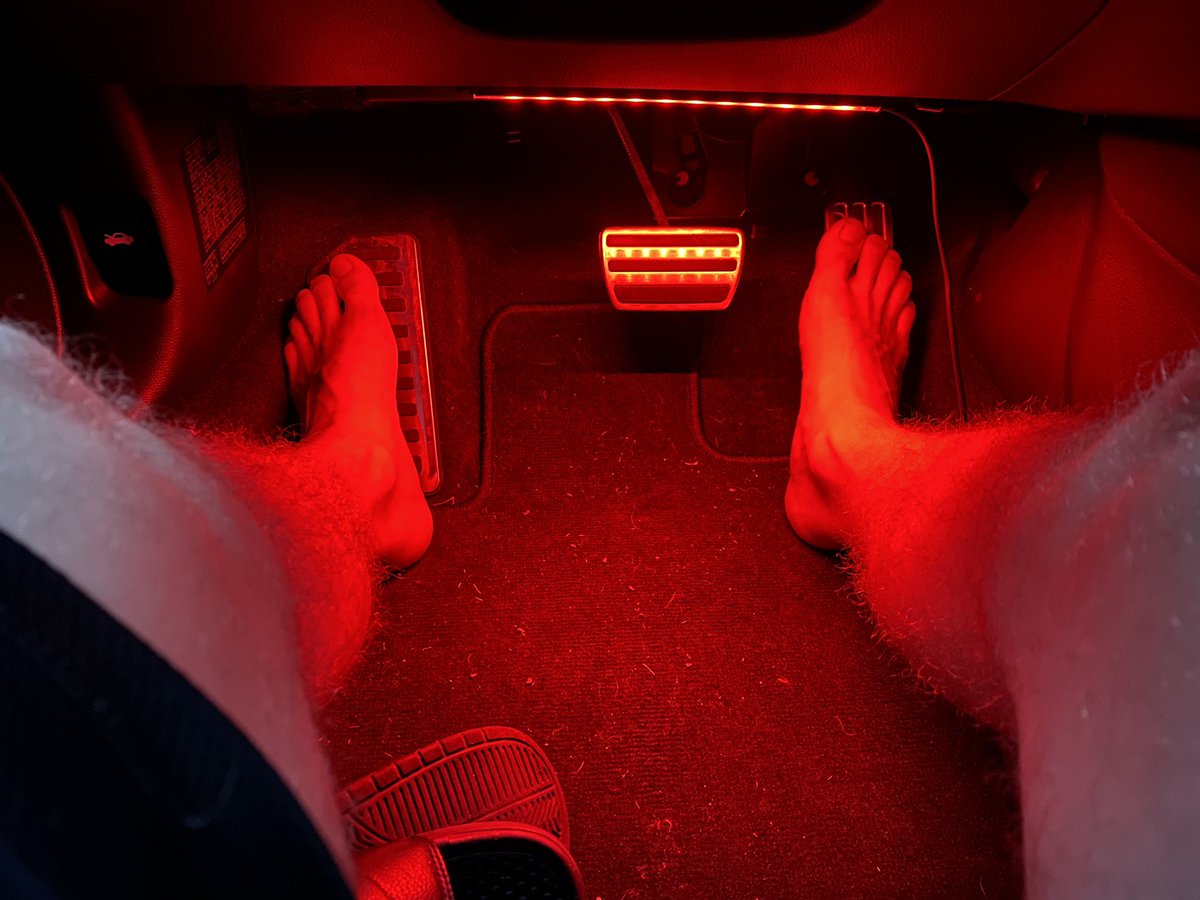 Masterjocktiger's tweet image. Installed interior lights in my new car! 😍 now you can stare at my feet as I drive at night. 

Who wants the privilege to reimbursed my light? 😜