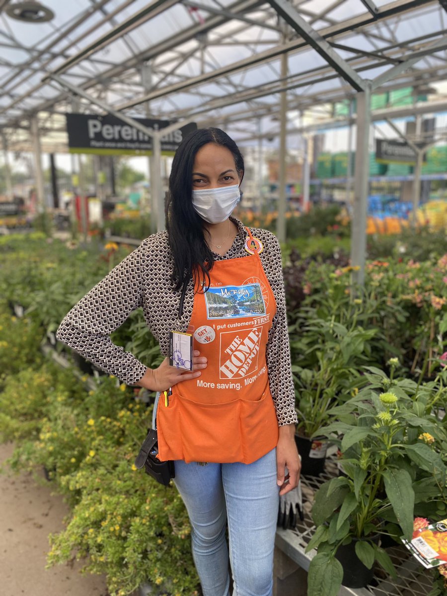 Today marks 4 years with this amazing company. Feeling very grateful for the opportunities to grow! #TrendingOrange #WomenInLeadership <a href="/HomeDepotCareer/">Home Depot Careers</a> #PacMtnDesert