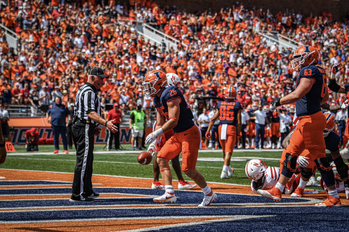 Dat26Kid's tweet photo. Team win. So good to have the FamILLy back in Memorial Stadium! https://t.co/7WcE7L3Unz