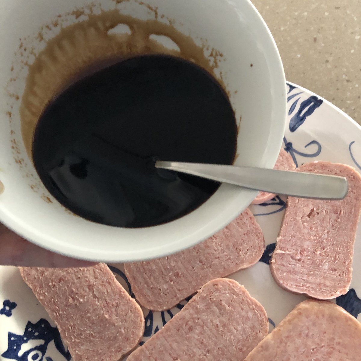 twogalscooking's tweet photo. Ever made Spam Musubi? You begin with Spam, and a marinade of Mirin, soy sauce, and sugar. Cut your spam into 8 pieces and marinade I the soy sauce mixture. Then your brown them till crisp in a frying pan K.
#foodies #spammisubi #trysomethingnew #spam #eathappy https://t.co/gbYA4rPNBY