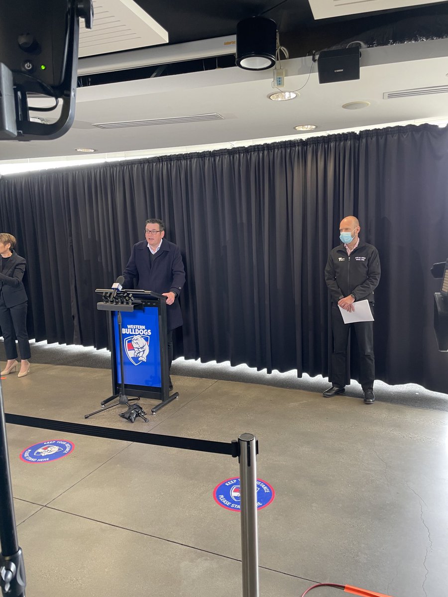 DrMukeshH's tweet photo. .⁦@westernbulldogs⁩ ⁦@VicGovDH⁩ ⁦@amavictoria⁩ hosting daily briefing with ⁦@DanielAndrewsMP⁩ with many community leaders including ⁦@jonathonmarsden⁩ ⁦@HobsonsBayCC⁩ Big should out to ⁦@FamilyGPau3025⁩ community: over 530 jabs yesterday https://t.co/GSVORYhRzA
