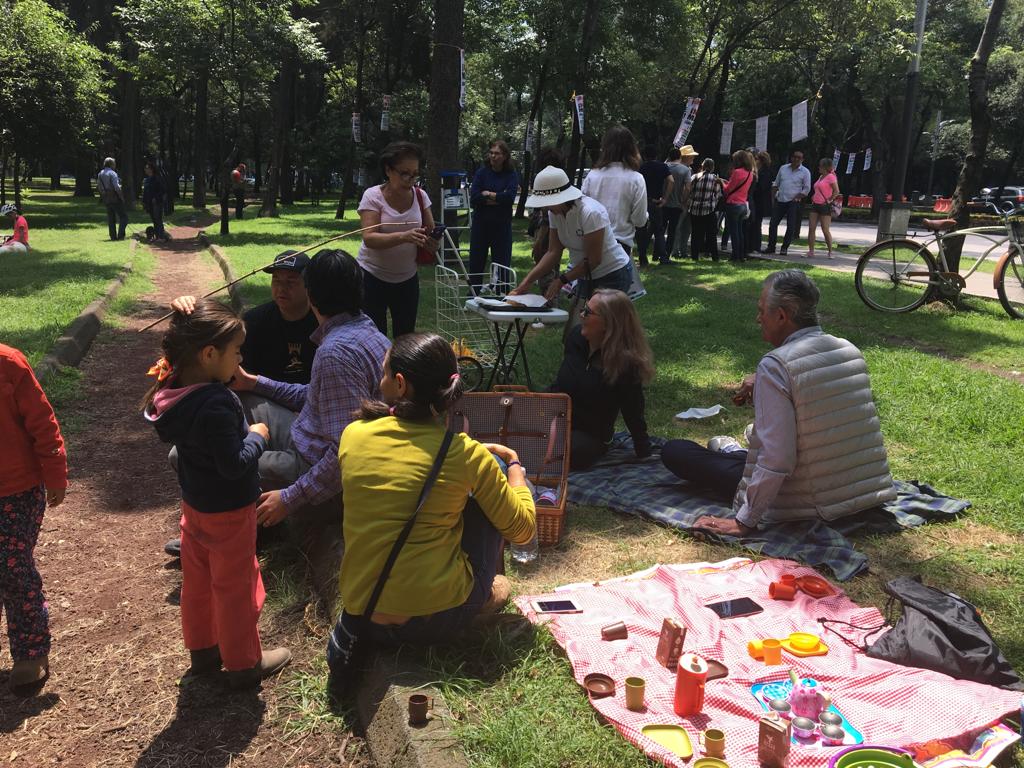 LibanoParque's tweet photo. La historia se repite. Hace justo 4 años @ManceraMiguelMX @tmullergarcia @patriciamercado apoyando negocio de @JPadillaZ pretendieron CONSTRUIR MEGA PARADERO de #Metrobus en PLENO #ParqueLibano #BosqueDeChapultepec proyecto de @pedestre y @oneflores
Los ciudadanos lo detuvimos! https://t.co/v0XFvZNfNe