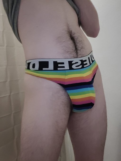 2 pic. I love the way I look in rainbow :3c https://t.co/P2KnfhfnaR