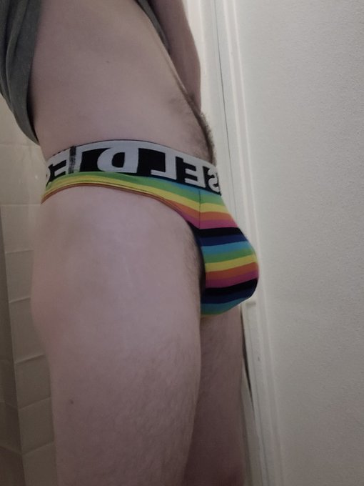 3 pic. I love the way I look in rainbow :3c https://t.co/P2KnfhfnaR