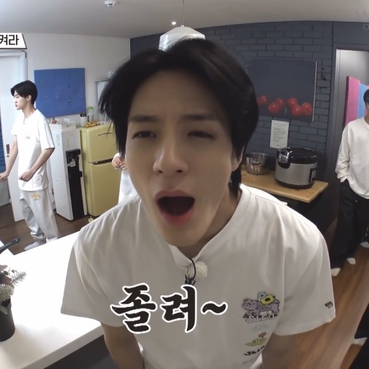 sunsetjeno's tweet image. jeno yawn