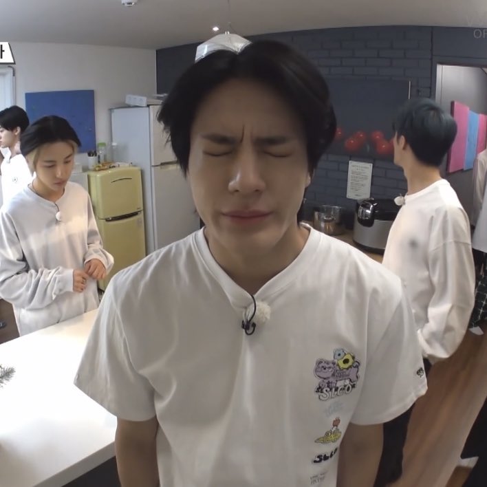 sunsetjeno's tweet image. jeno yawn