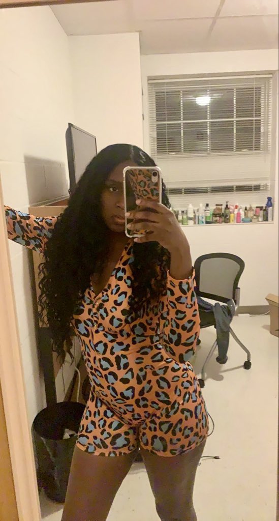_deejadeee's tweet photo. Never got to take pics with this on. 🥺@TxpsyBoutique + @glossyfinney’s lip liner and clear gloss hack. https://t.co/J45PvBQaq5