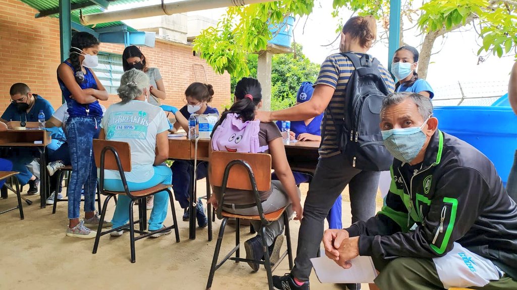 Gracias a una alianza entre @FundhainfaVE y <a href="/BrigadasAzules/">Brigadas Azules</a> pudimos llevar los servicios de evaluación Antropométrica, seguridad alimenticia, triaje odontológico, despistaje de VIH, y medicina general a nuestra querida comunidad de Los Naranjos Rural. #ElHatilloPosible
