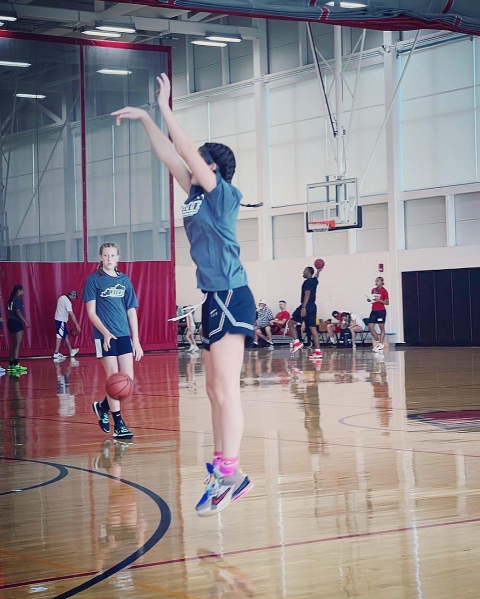 haley combs tweet media