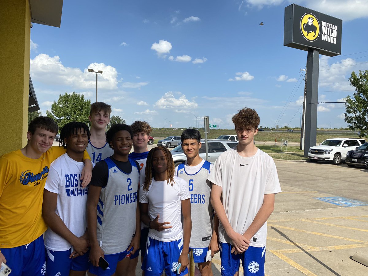 B-Dubs  is a great place to wind down and grub w the fam after going 3-0 at the Aledo Fall Shootout. It’s that One Team vibe. <a href="/BoswellHoops/">BOSWELL PIONEER HOOPS 🏀</a>