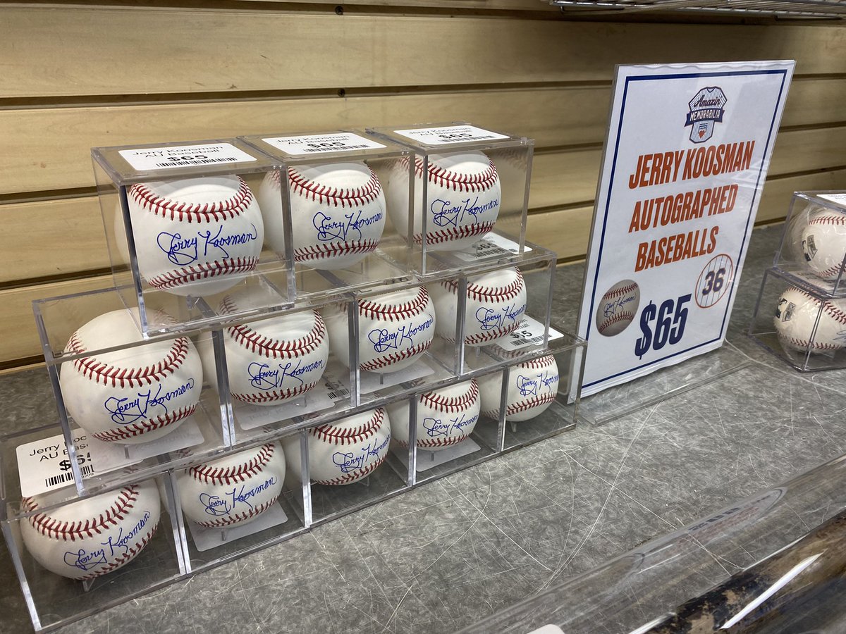 JohnCerilli's tweet photo. Some scenes before the #JerryKoosman number 3️⃣6️⃣ retirement ceremony today at @CitiField! Great #Koosman #bobblehead giveaway today, too! @Mets #LGM #LFGM #Flushing #Queens #NYC @MLB #baseball ⚾️ 🍎 🎩 💙 🧡 https://t.co/oCbj7ZCN0n