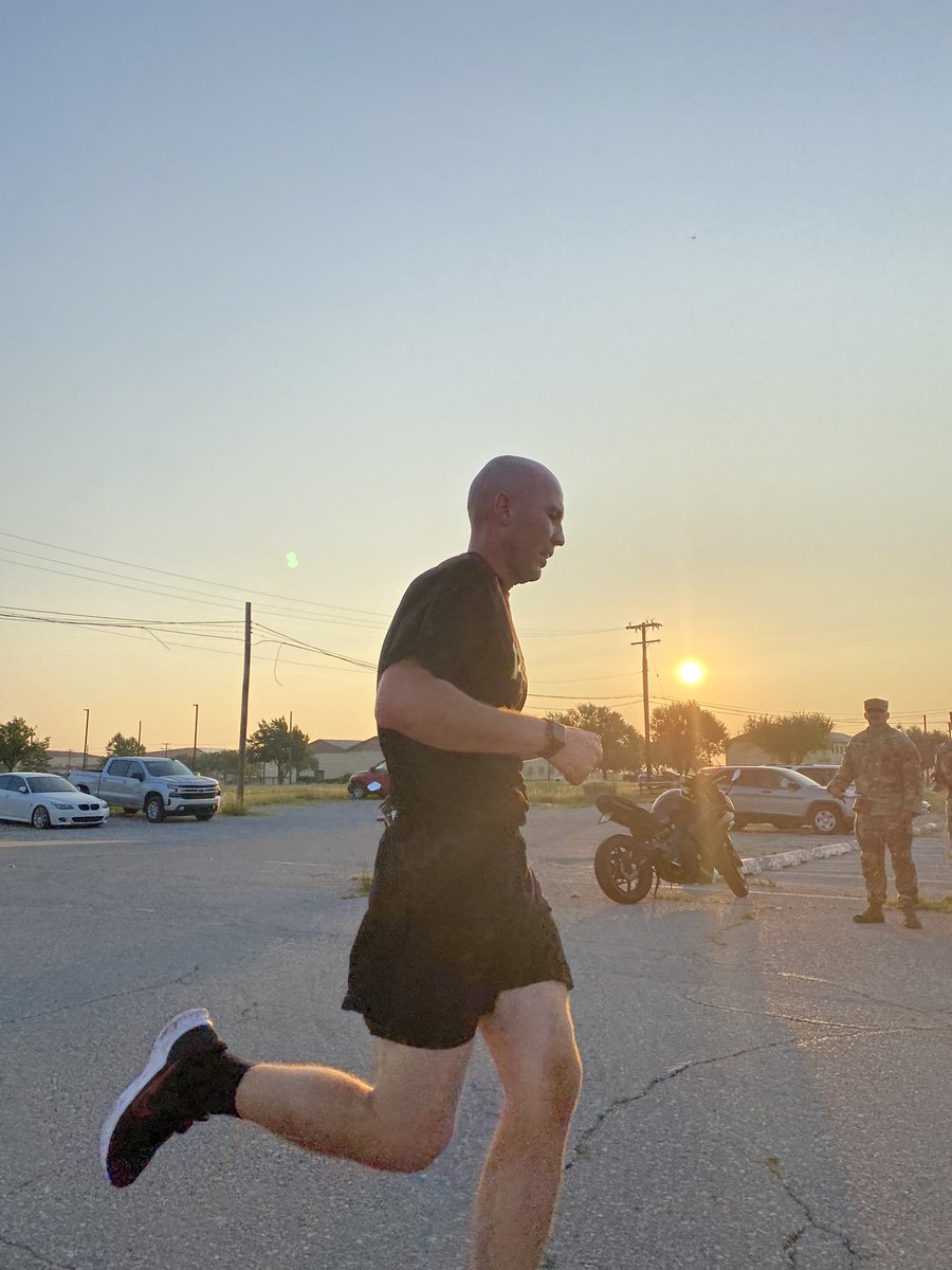BAB_the_Bear's tweet photo. 100% proof positive Warrant Officers not only do PT but absolutely Kill. #140K #140L @u_ocada #FitnessMatters #coffeebreak https://t.co/8vSsovtAuD