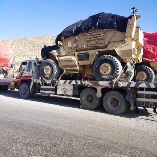 PanjshirProvin1's tweet photo. Evacuation of Afghanistan heavy weapons to Pakistan 🇵🇰 it will be used in #Kashmir be aware India. https://t.co/7FkvHJuATR