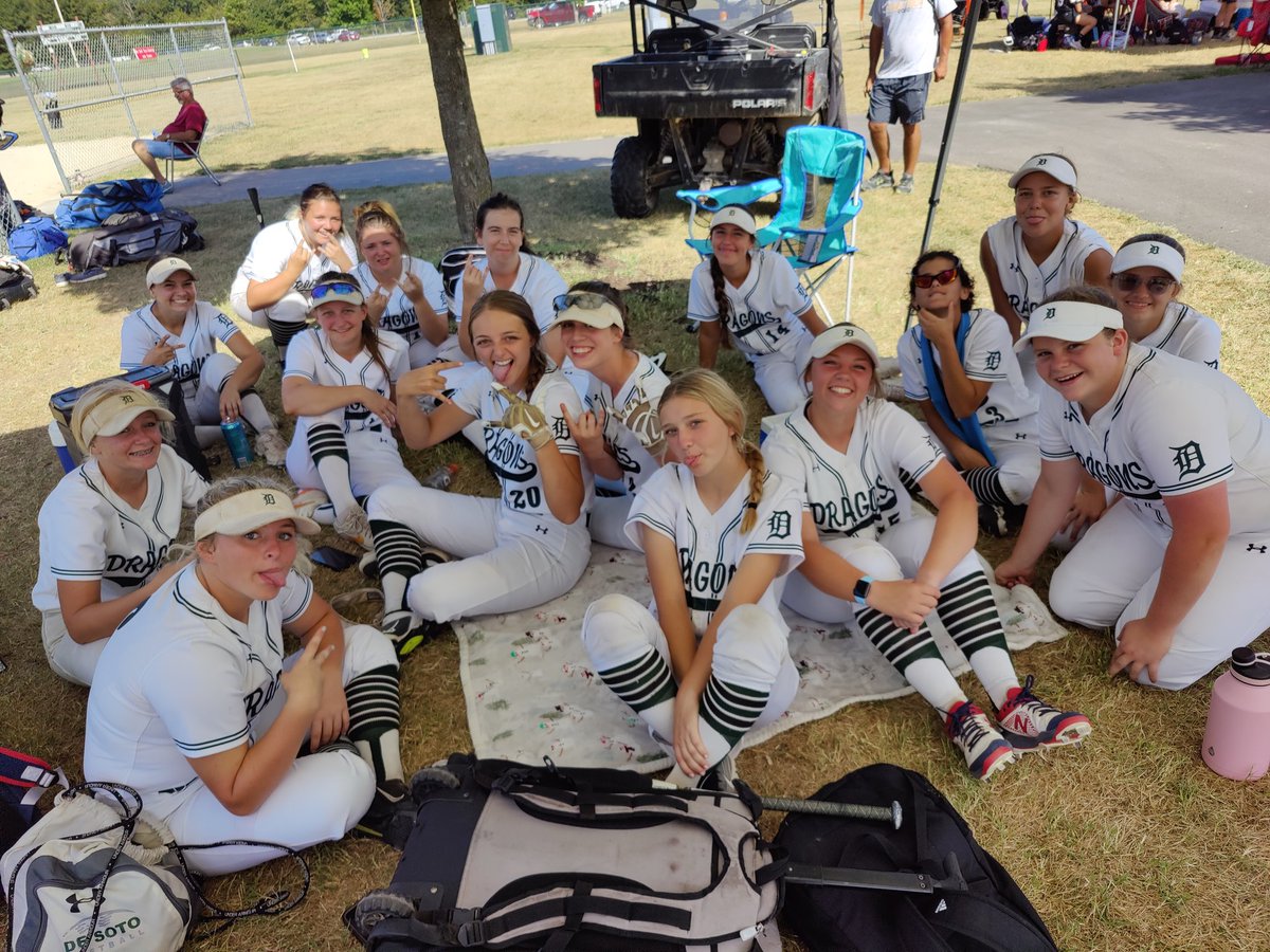 📣Dragons WIN their first of the season 8-7 vs Osage W2G DRAGONS!

HUGE Shout out to freshman, Audrey Zebas, in her first Varsity win of the season!

Great job team!