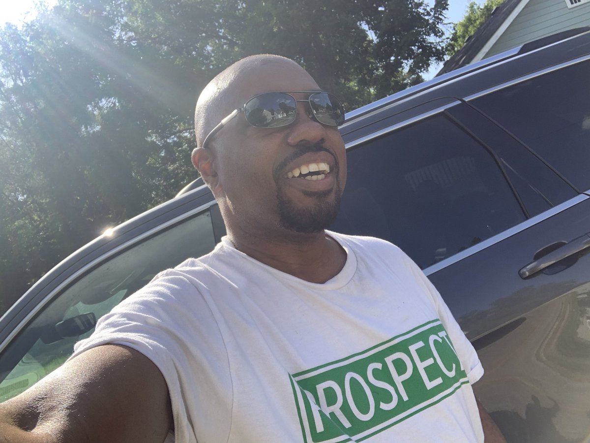 BurtonKelso's tweet photo. Rare photo of me out of work clothes enjoying a nice relaxing weekend. How are you spending your day? #imkc #prospect #thepopper #KansasCity https://t.co/UVRfkOqH42