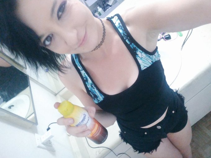 Cover up out there or not..... #sarashangrila #professionalswitch #alternative #goth #sexysaturday https://t<a href="/tag/sarashangrila"class="tags">#sarashangrila</a><a href="/tag/sexysaturday"class="tags"><span>#sexysaturday</span></a><a href="/tag/goth"class="tags"><span>#goth</span></a><a href="/tag/alternative"class="tags"><span>#alternative</span></a><a href="/tag/professiona"class="tags"><span>#professiona</span></a>