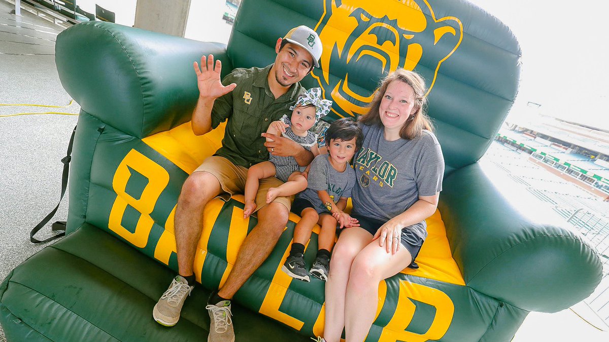 BaylorAthletics's tweet photo. That’s a wrap! We had a great time with the #BaylorFamily at Meet the Bears 🐻 

#SicEm https://t.co/pJkaFt4lI7