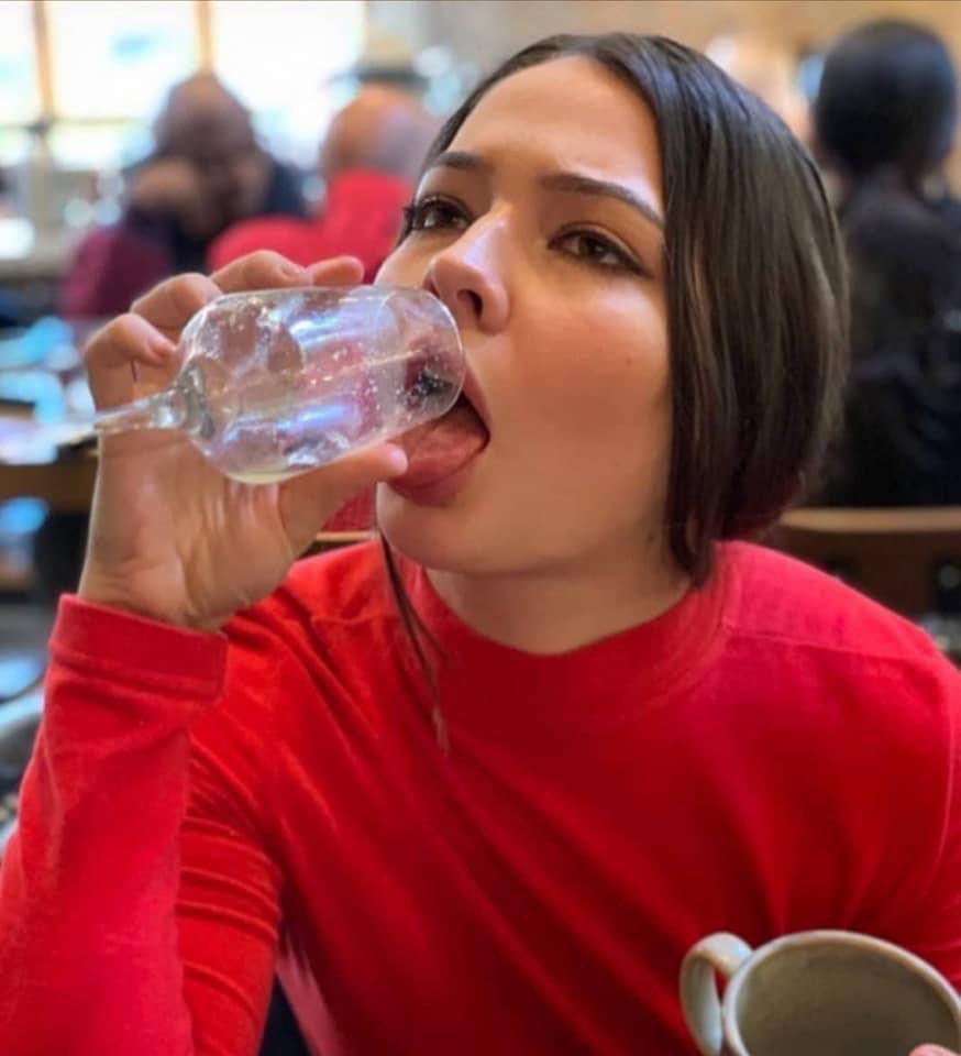 mcsafeplace's tweet photo. brunette madelyn wearing red. that’s it. that’s the tweet. https://t.co/Tkt75knM7x