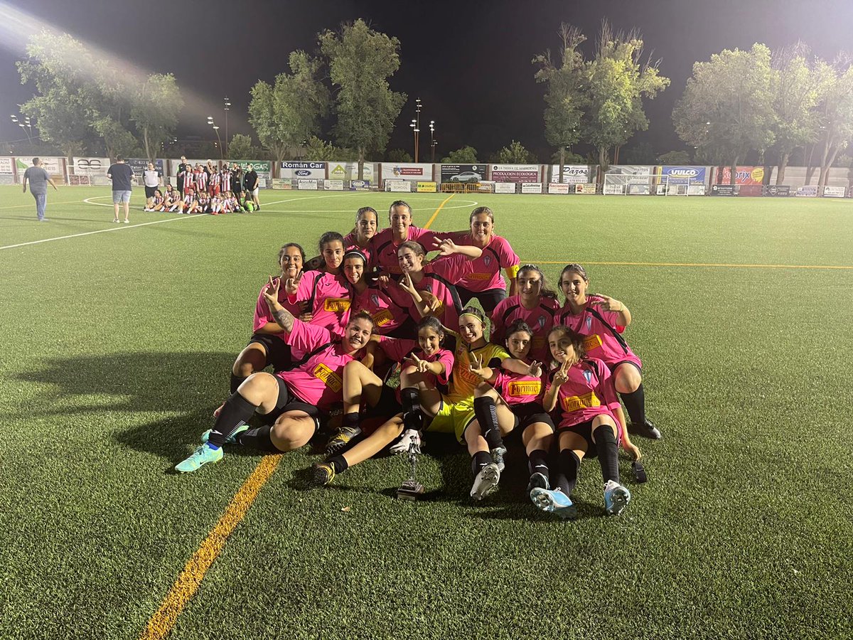 VXVILLARRUBIACF's tweet photo. 🎊 DIA HISTÓRICO 🎉

👉 Nuestro equipo femenino 🤍💙 el♀️ Viña Xetar Villarrubia CF ha jugado el primer partido de su historia.

🏆 V Trofeo Ciudad de Alcázar

Racing Alcázar 6️⃣
🍷🤍💙Viña Xetar Villarrubia 1️⃣

🤩 Estamos orgullos@s🤩

👌 Día grande... https://t.co/x7GTdoUveD