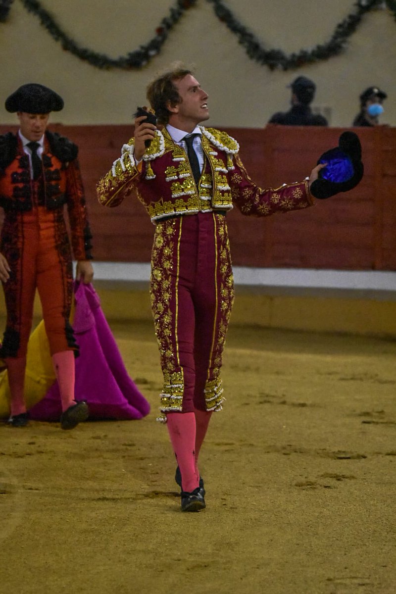 LoyjorSL's tweet photo. 🏟 Alcalá de Henares

🐂 De @victorinotoros

👤 @RRRafaelillo ovación y oreja tras aviso.
👤 @JavierCortesInf oreja y ovación.
👤 @RomanCollado oreja y oreja. Salió a hombros.

#EsteAñoSí https://t.co/0dLxJdQRGj