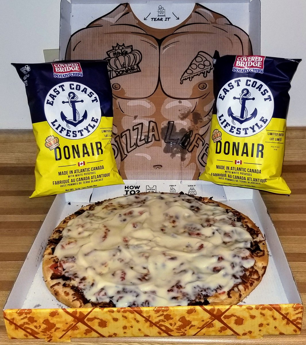 HalifaxAuthor's tweet photo. My reward for getting #warshipchefs 2 Truths & A Lie wrong yet again is a Donair pizza with extra meat & sauce! AND since I got all of Kurt's Truth & Lies wrong, I treated myself to a bonus of Donair Chips too! 🙃❤🇨🇦⚓ @KingOfDonair @kurtarnold_kurt #RCN #RoyalCanadianNavy https://t.co/3TgTdNSK1v
