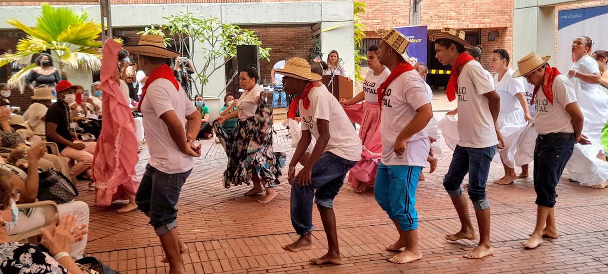 ESESANMIGUEL's tweet photo. Durante la celebración se dio clase de aero-rumba y movimientos por la vida de las personas mayores, la agenda siguió con actividades lúdicas “Envejecimiento con Dignidad” también se contó con diversos grupos de baile y danzas folclórica de las diferentes comunas de la ciudad. https://t.co/AGtE1xivMP