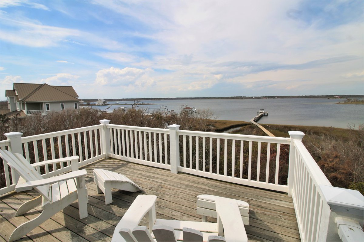 AccessTheBeach's tweet photo. #RentalSpotlight - 'Bay and Beach' - North Topsail Beach

Enjoy the best of both worlds at “Bay and Beach”! Extraordinary views of both the Atlantic Ocean and Intracoastal Waterway can be enjoyed from every level of the house. This unique unobstructed o... https://t.co/dioACOPnc4 https://t.co/yMI46XKfzT