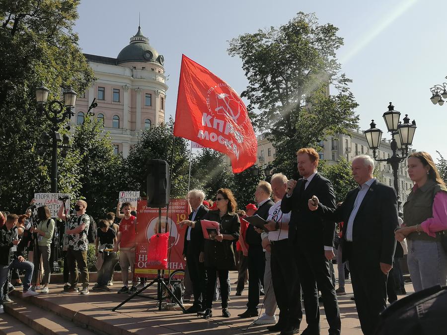 kprf's tweet photo. В Москве прошла встреча депутатов-коммунистов с избирателями за отмену пенсионной «реформы»

https://t.co/M5i3MYzMis https://t.co/laU3Orxhmh