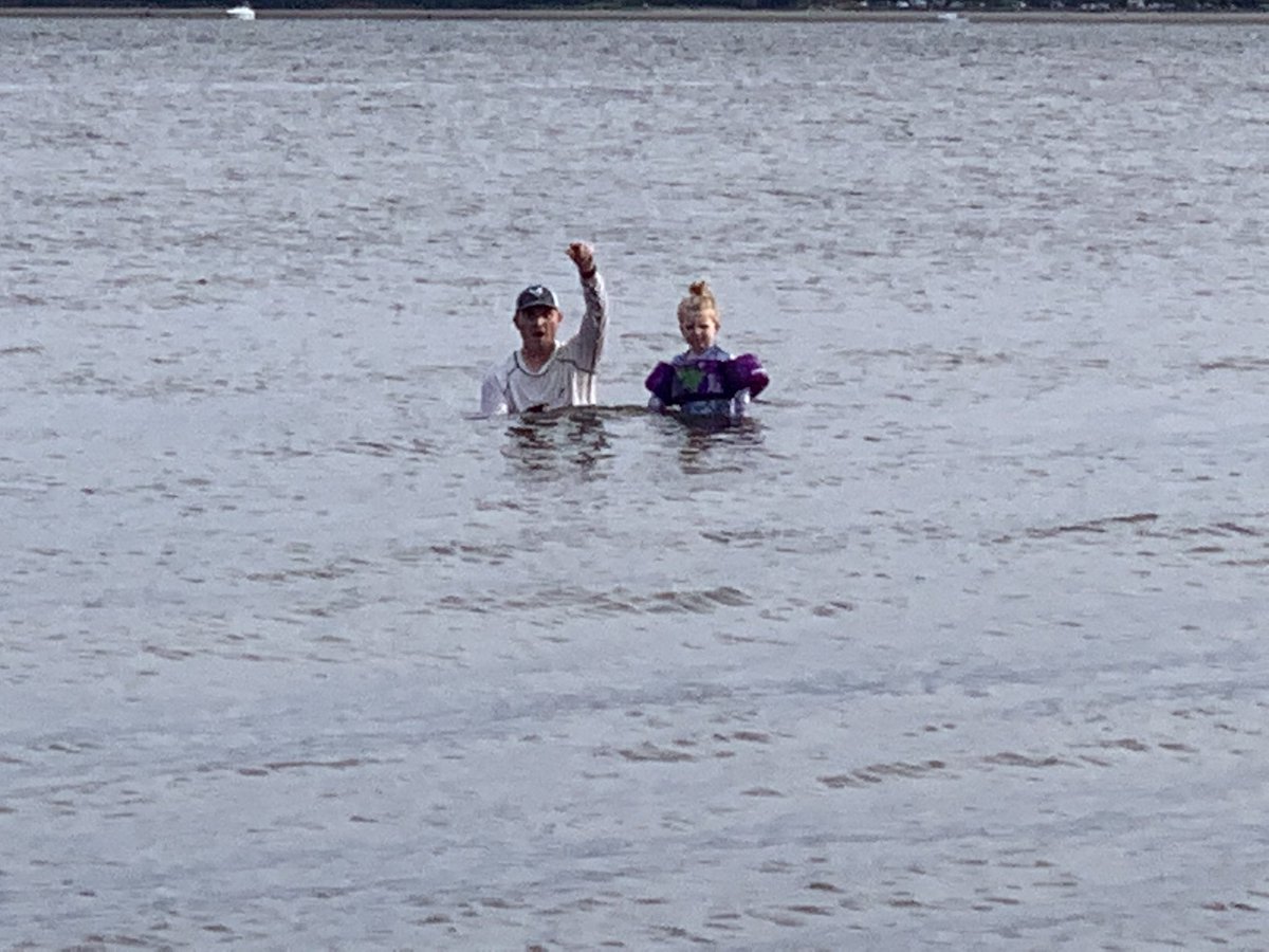 chrislb104's tweet photo. Beach and quahogs tonight with a good beach clean mixed in. #buttonwoodsbeach #quahogs https://t.co/VmLEMGeSm3