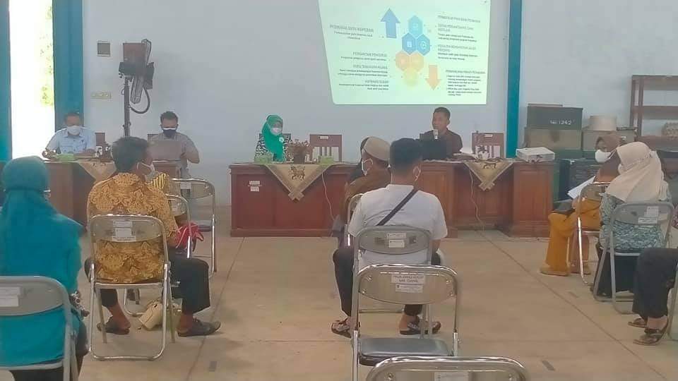 Syamsiarhasan's tweet photo. 12 Agustus 2021
Kegiatan Sosialisasi LPDB dan Program Rekonsiliasi Pengalihan Dana Bergulir di Kabupaten Ciamis
@KemenkopUKM
@deputiperkoperasian
@penyuluhkoperasi
#KoperasiModern
#deputiperkoperasian
#kemenkopukm
#depcoop
#ppkljawabarat
#ppklciamis https://t.co/1br2vmoIGk