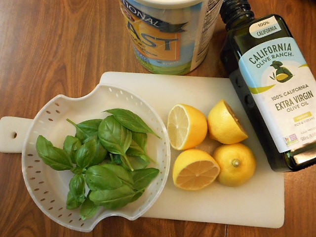 MadamSarcastra's tweet photo. Made lemon-basil pasta for Dad. ๐๐ฟ
#AngelHair
#EVOO
#LemonJuice
#Homegrown #basil
#nooch
#RoastedGarlicPowder
#FreshGroundPepper
He finished off his beans & rice for lunch, it was a great excuse to use more basil & those #leftover #lemons
#Vegan #pasta #plantbased ๐ฑ https://t.co/lppZPVcptt