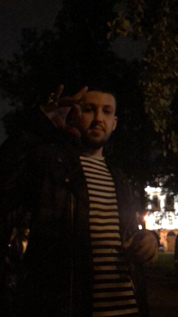 pyrokinezis's tweet photo. Это букер?? https://t.co/QkNqAC0eIs