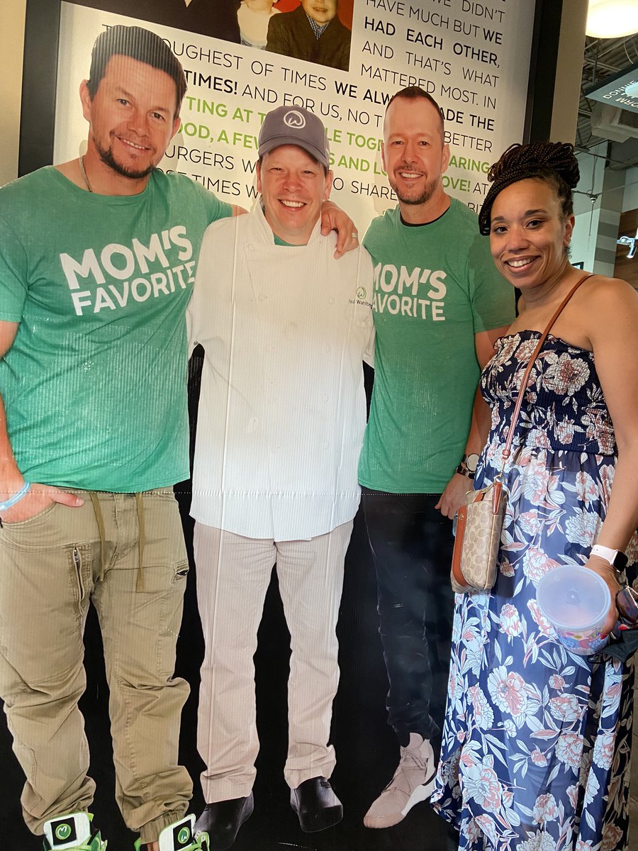 lynesha_smith's tweet photo. This blockhead finally made it to @Wahlburgers Myrtle Beach! Food was 🔥and I happily chair danced to Summertime and Good Vibrations while eating my burger with government cheese! @DonnieWahlberg #blockheadlove #nkotb #happygirl #inmyelement https://t.co/Z2qMQaZKRq