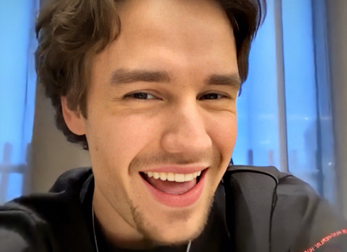 1Dsyndrome101's tweet photo. Happy Birthday sunshine. We love you @LiamPayne #HappyBirthdayLiamPayne https://t.co/ol95AnM59P